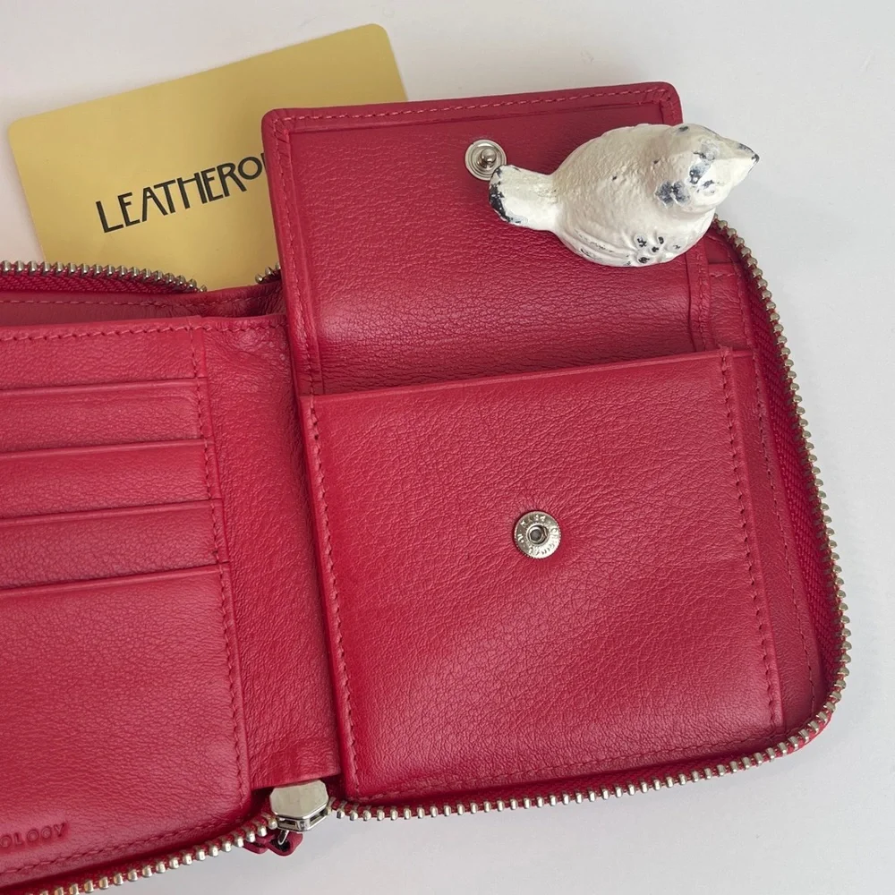 LEATHEROLOGY Small Zippered Wallet Apple Red New With Tag 🏷️